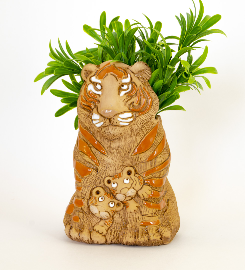 Тигрица с тигрятами цветочное кашпо